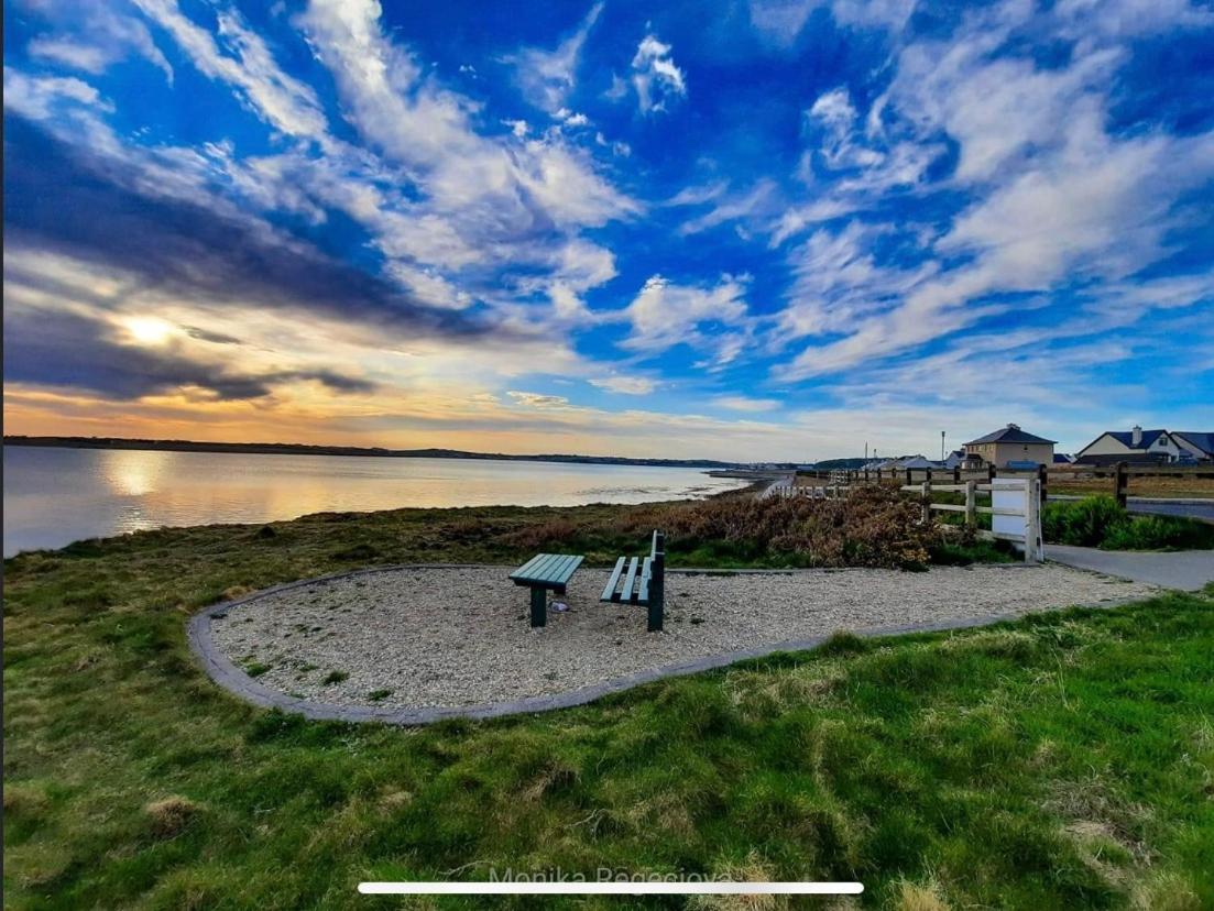 Seascape On The Edge Of Town: 4 Beds All Ensuite. 贝尔马利特 外观 照片
